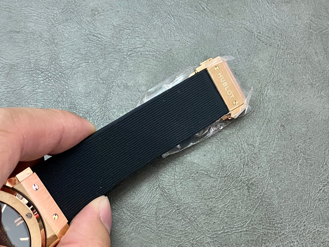 Hublot Classic Fusion Titanium versión Oro Rosa