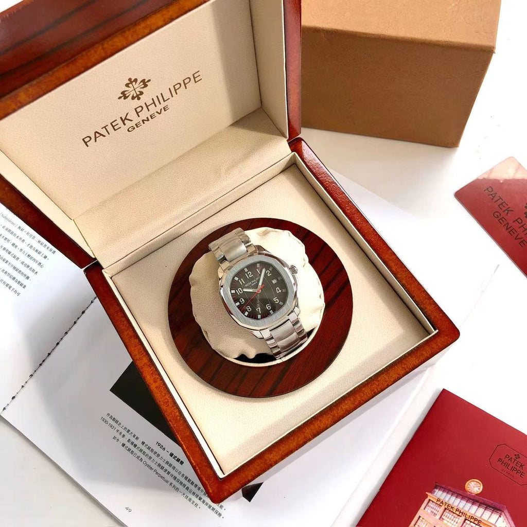 Patek Philippe Aquanaut Esfera marrón oscuro con detalles rojos 40.8mm