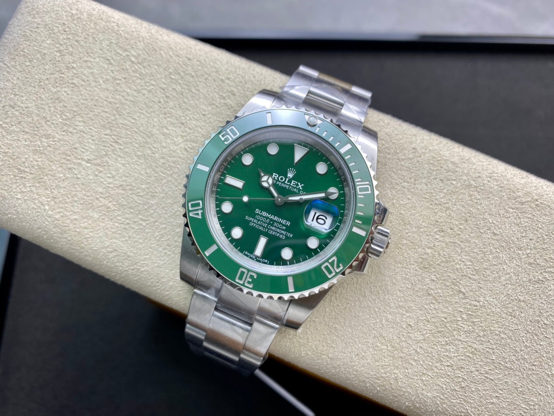 Rolex Oyster Perpetual Submariner Date “Hulk” 40mm