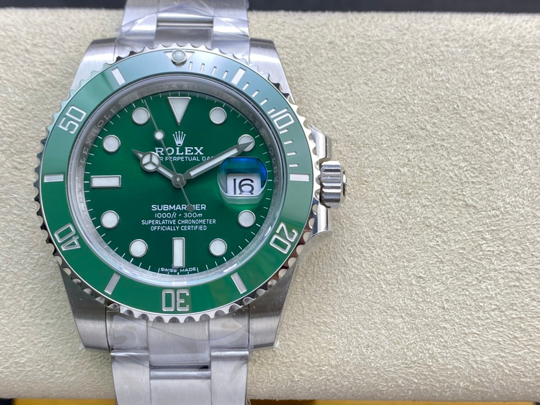 Rolex Oyster Perpetual Submariner Date “Hulk” 40mm