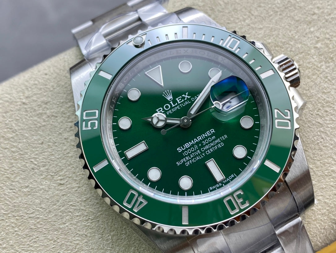 Rolex Oyster Perpetual Submariner Date “Hulk” 40mm