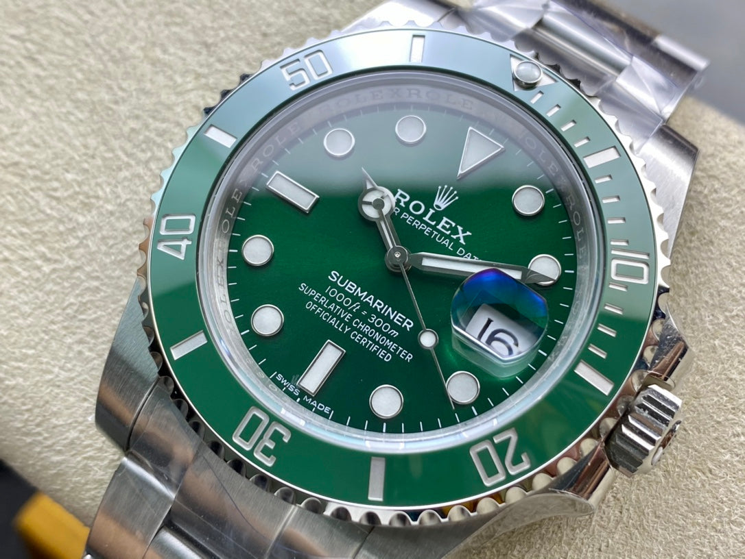 Rolex Oyster Perpetual Submariner Date “Hulk” 40mm