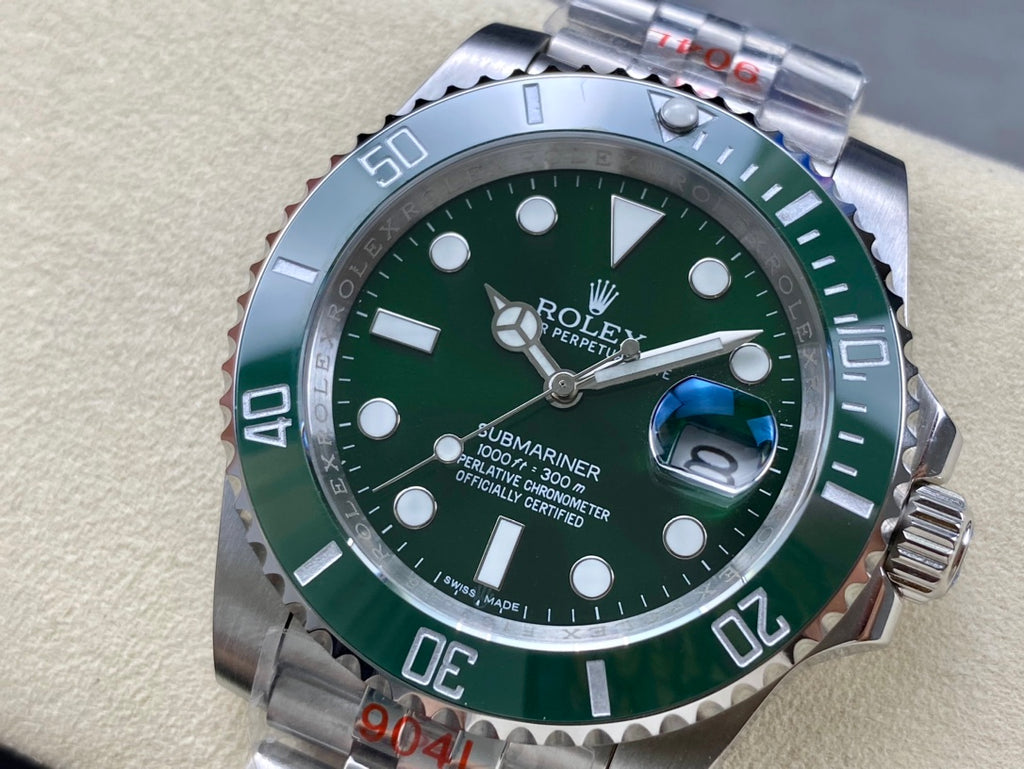 Rolex Oyster Perpetual Submariner Date “Hulk” con brazalete Jubilee 40mm