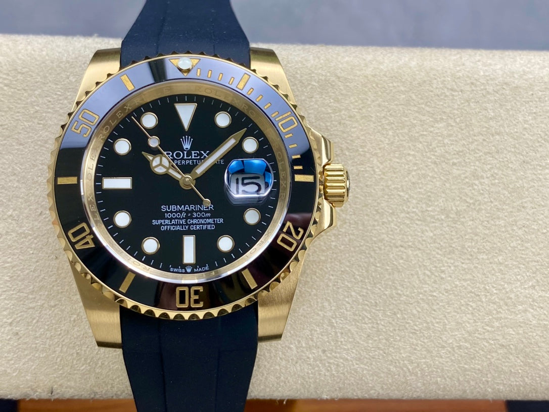 Rolex Oyster Perpetual Submariner Date 41mm Oro & Negro Caucho 41mm