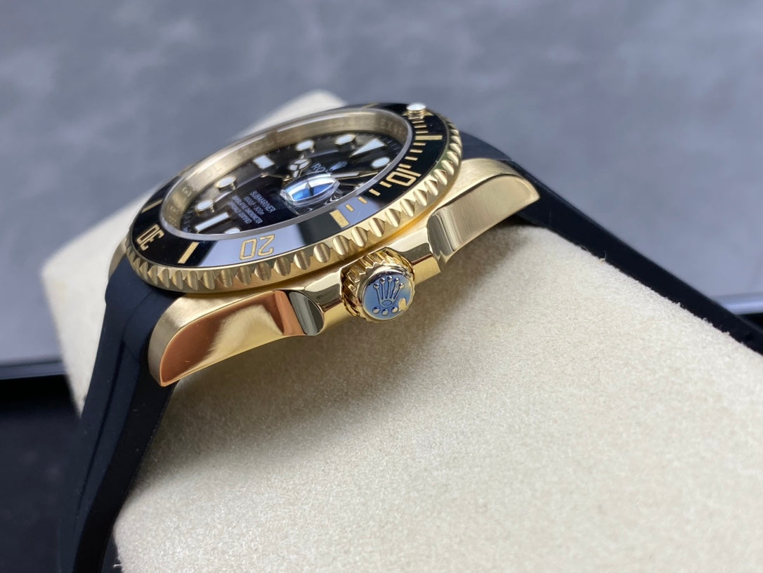 Rolex Oyster Perpetual Submariner Date 41mm Oro & Negro Caucho 41mm