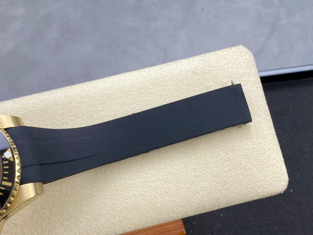 Rolex Oyster Perpetual Submariner Date 41mm Oro & Negro Caucho 41mm