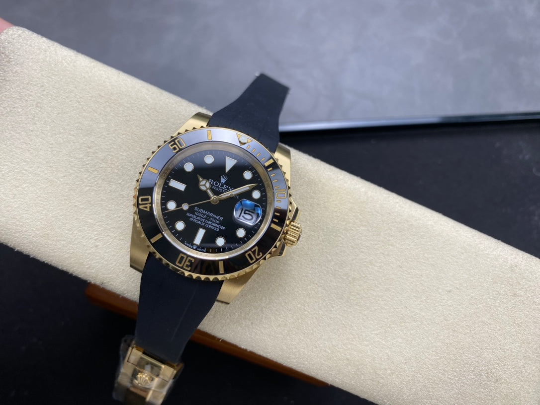 Rolex Oyster Perpetual Submariner Date 41mm Oro & Negro Caucho 41mm