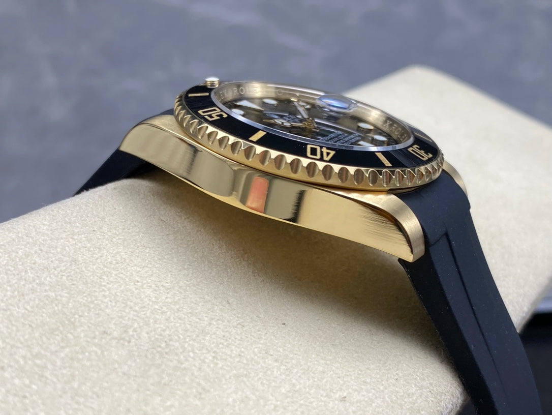 Rolex Oyster Perpetual Submariner Date 41mm Oro & Negro Caucho 41mm