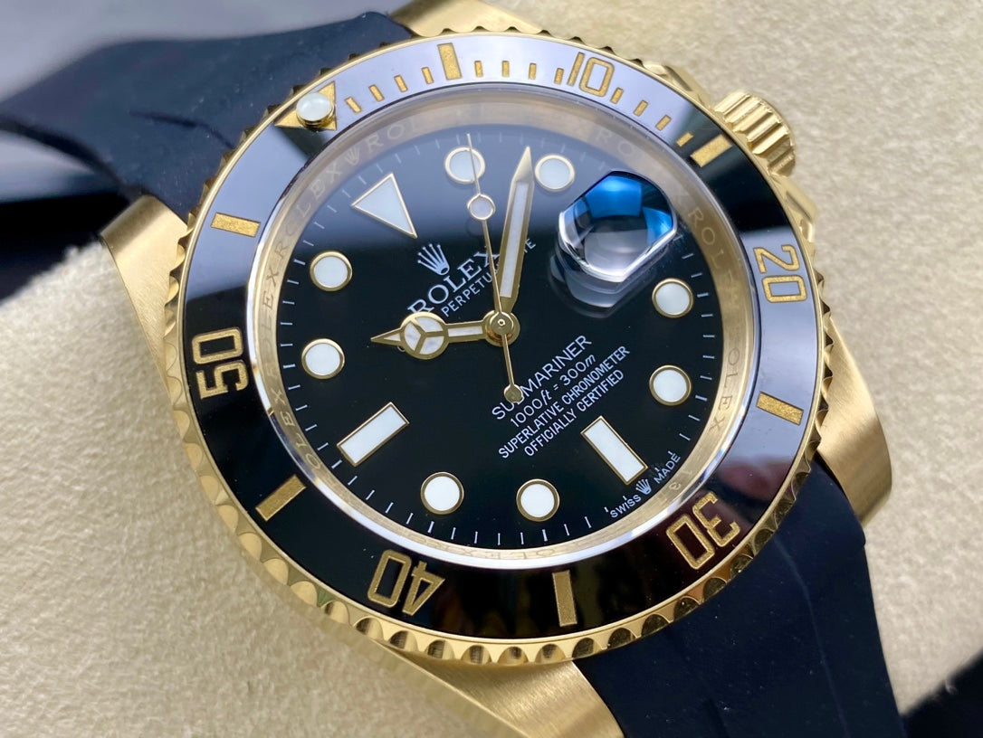Rolex Oyster Perpetual Submariner Date 41mm Oro & Negro Caucho 41mm