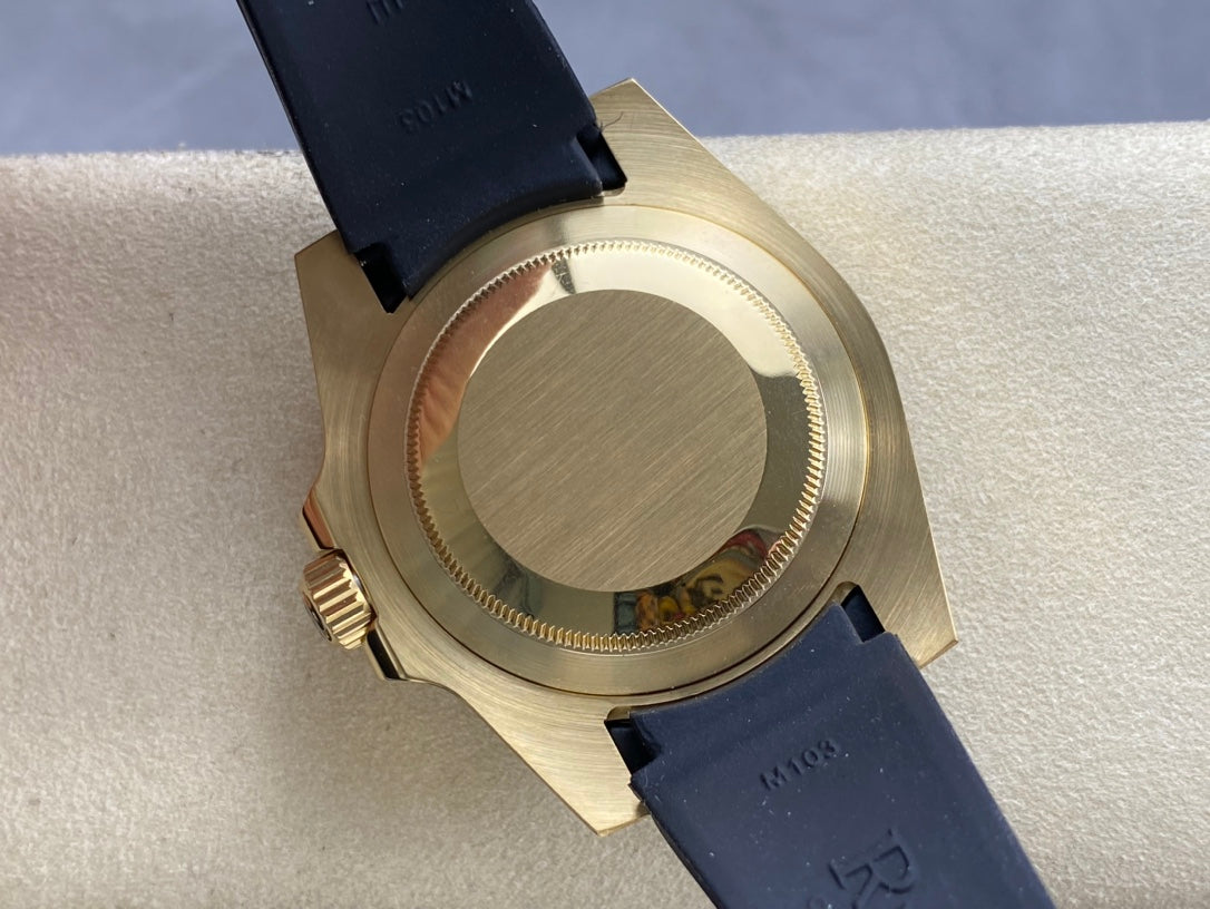 Rolex Oyster Perpetual Submariner Date 41mm Oro & Negro Caucho 41mm