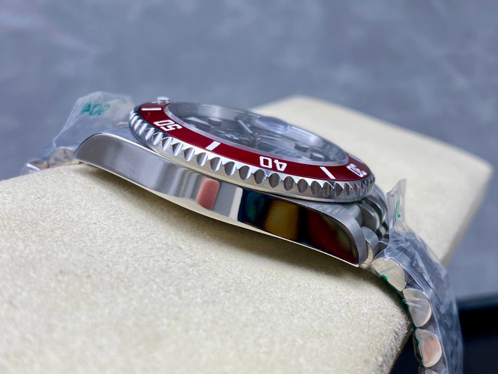 Rolex Oyster Perpetual Submariner Date Rojo & Negro con brazalete Jubilee 40mm