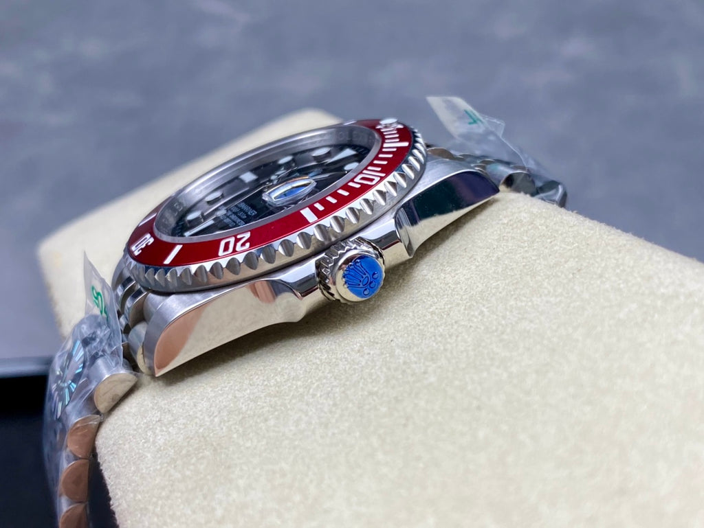 Rolex Oyster Perpetual Submariner Date Rojo & Negro con brazalete Jubilee 40mm